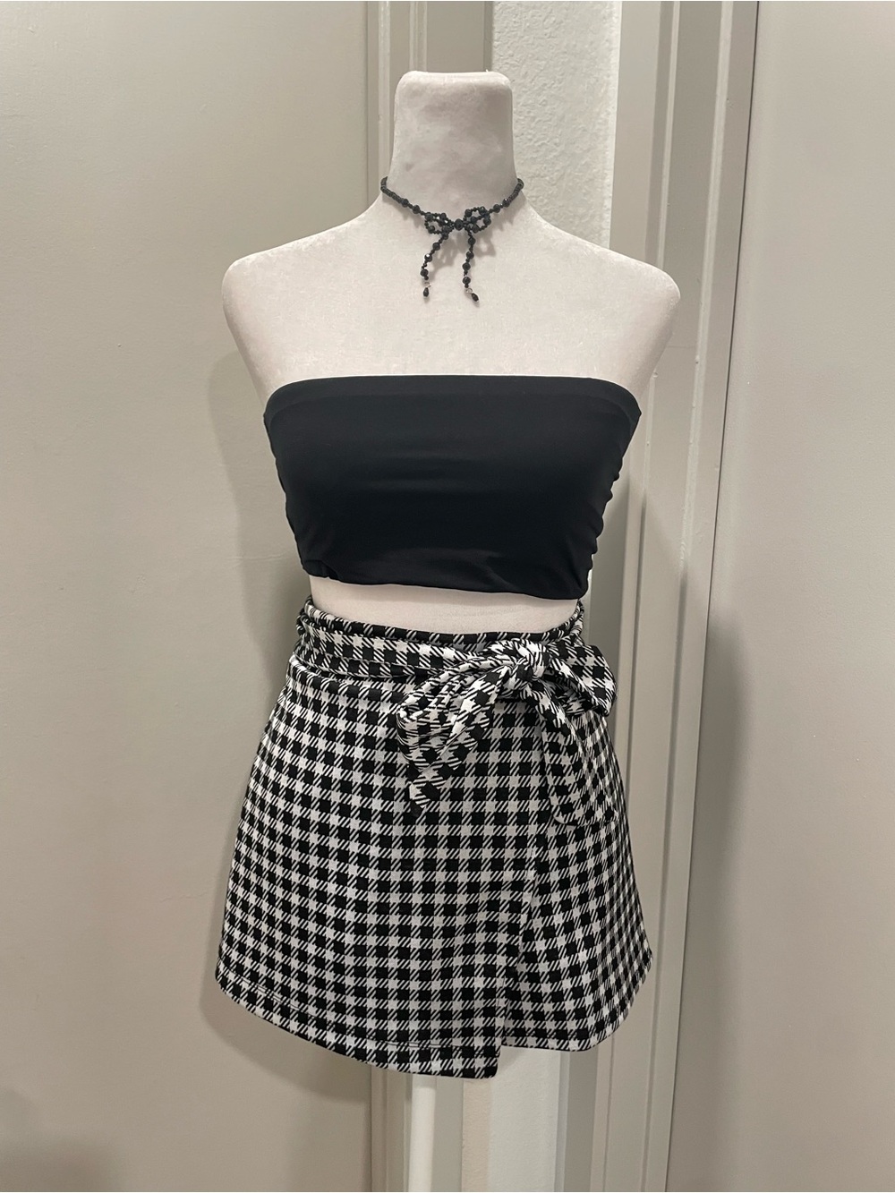 Forever 21 F21 Black & White Houndstooth Print Tie-Belt Wrap Mini Skort - M